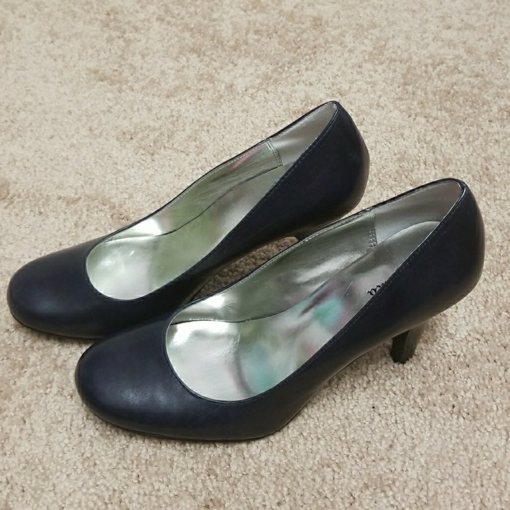 Navy blue heels